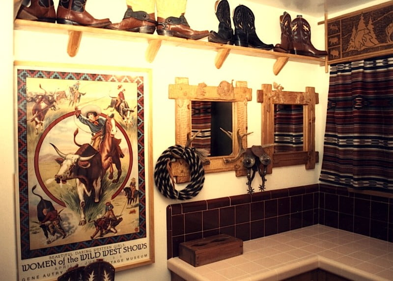 cowboy-trendy-bathroom