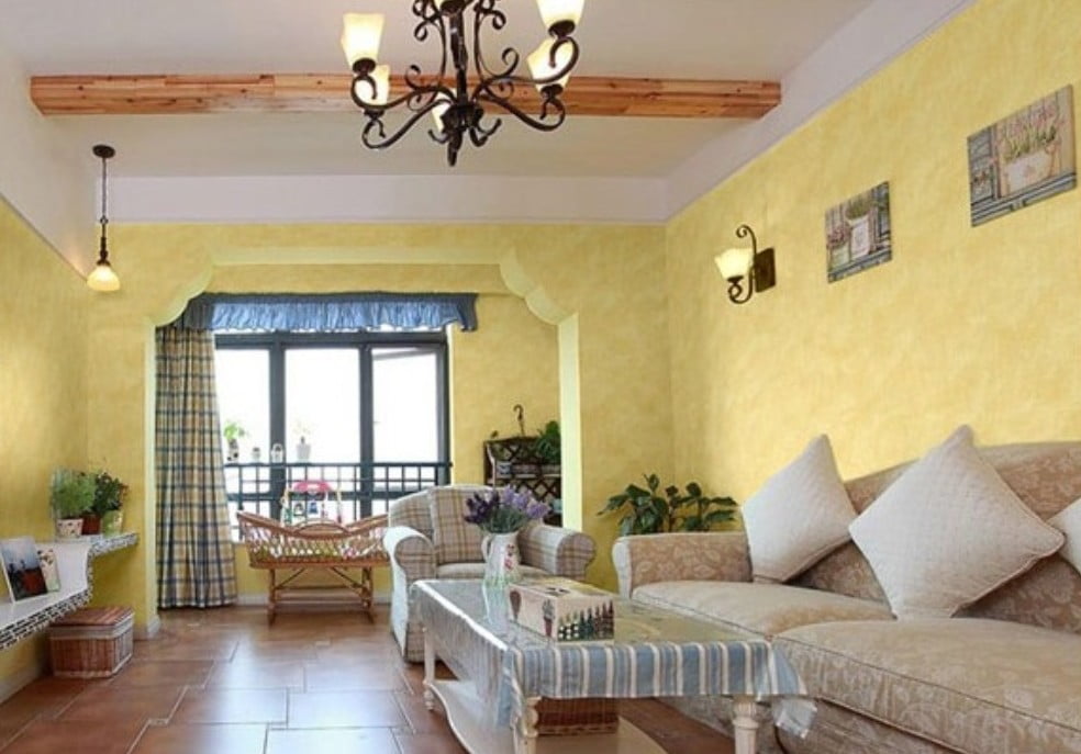 Pastoral-style-interior-decoration-with-yellow-wallpaper