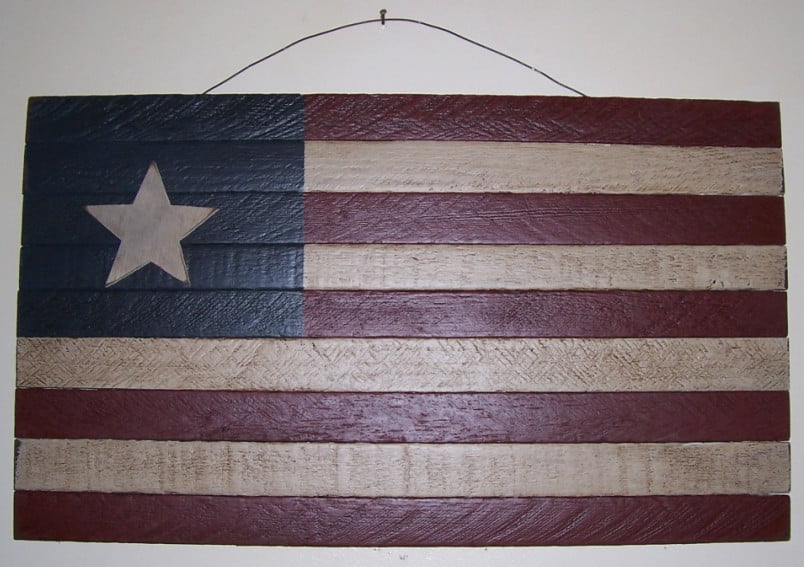americana-patriotic-wood-flag-white-star-lg
