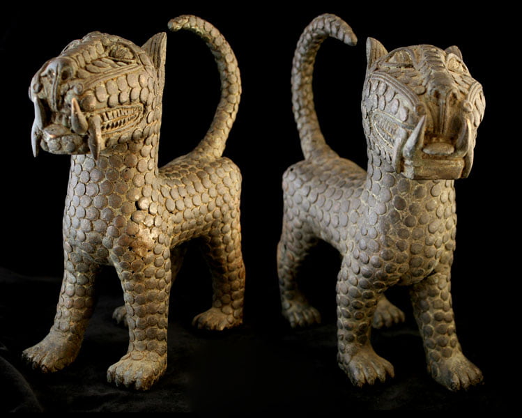 ori__345037843_1071000_Pair_of_Benin_Style_Bronze_Sculptures_of_Leopards_-_CK.0033