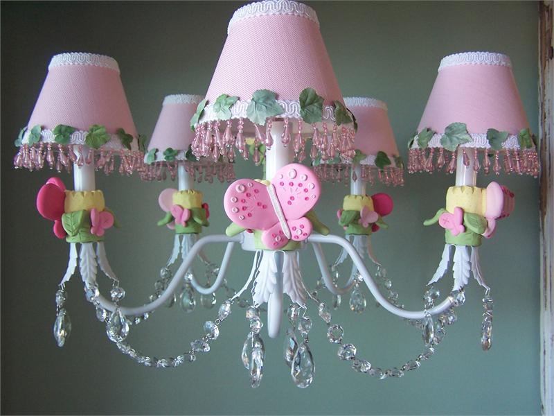 pink-flutter-butterfly-chandelier-800x600