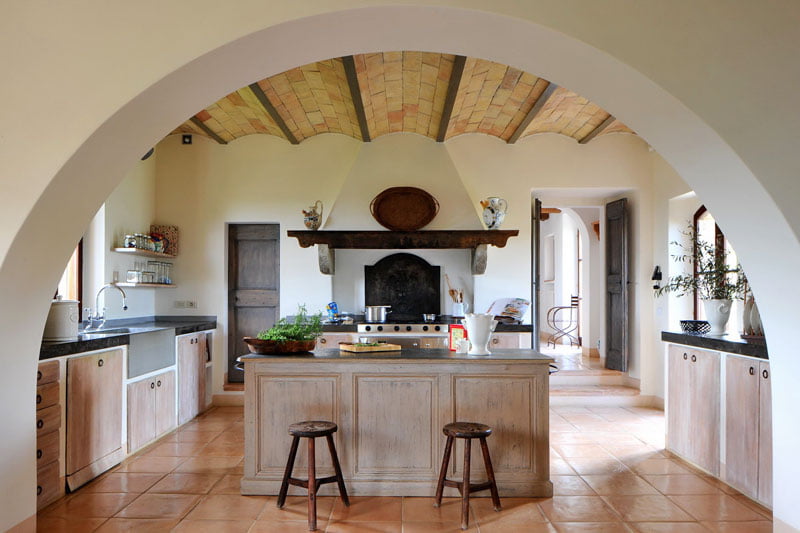 Col-delle-Noci-Italian-Villa-rustic-kitchen