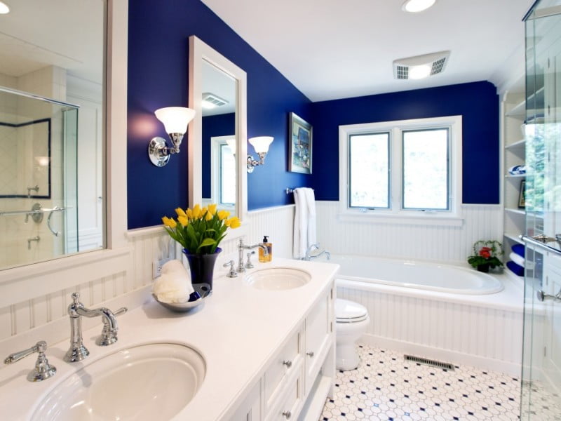 Great-Bathroom-Interior-Design-Finished-with-Tiny-Bathroom-Ideas-Concept-in-Blue-Color-of-Wall-Painting-and-Large-Bathroom-Vanity-Unit-936x702