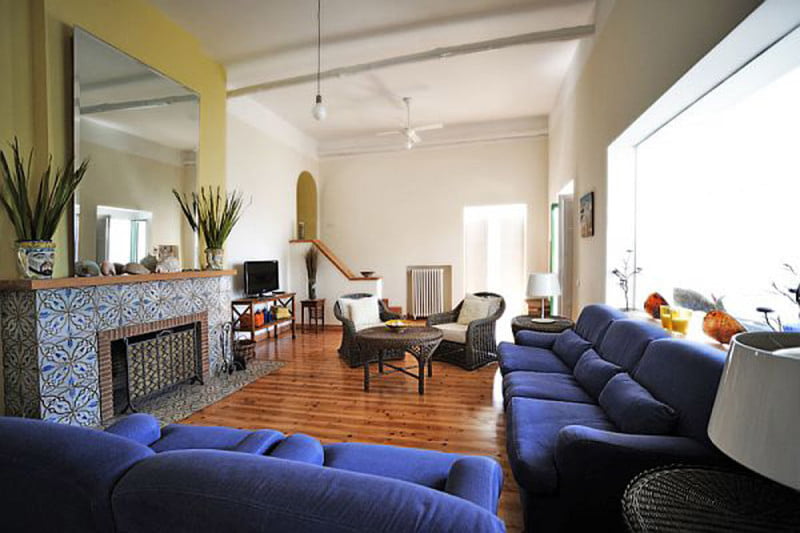 blue-living-room-sofa-villa-Italy