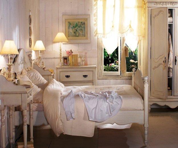 french-style-bedroom-decorating-furniture-accessories-8