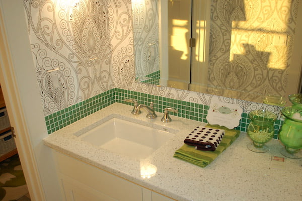 green-tile-bathroom-backsplash-114112
