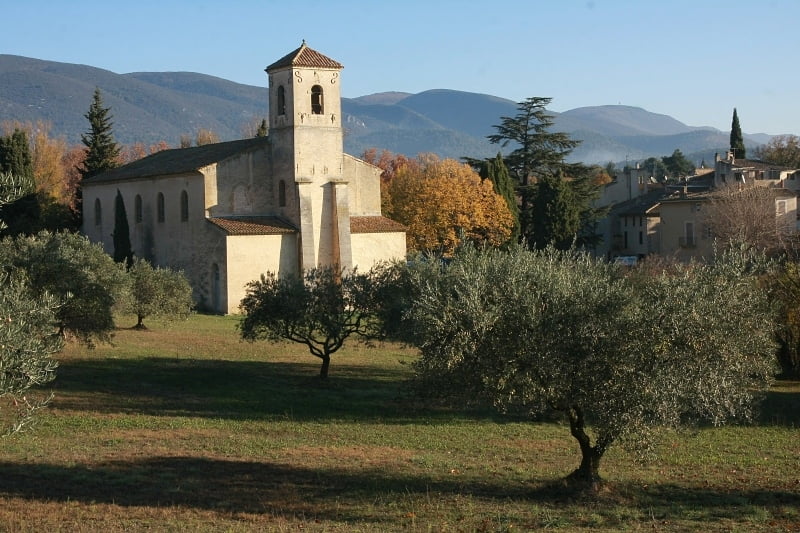 r531_32_lourmarin_church_in_olive_grove-2