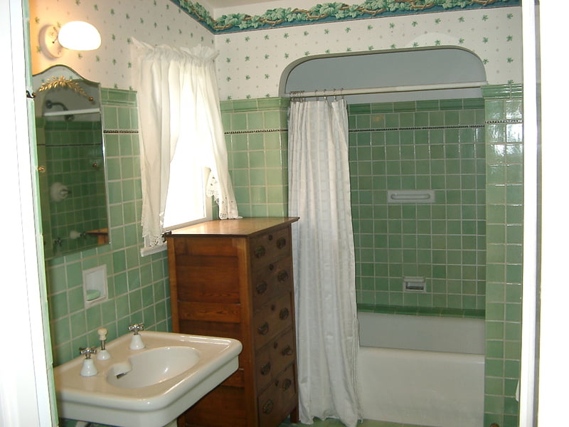 sweet-upstairs-green-bathroom