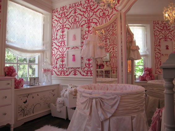 6.21.10-pink-damask-wallpaper-nursery_junior_league_of_toronto_showhouse-weedecor