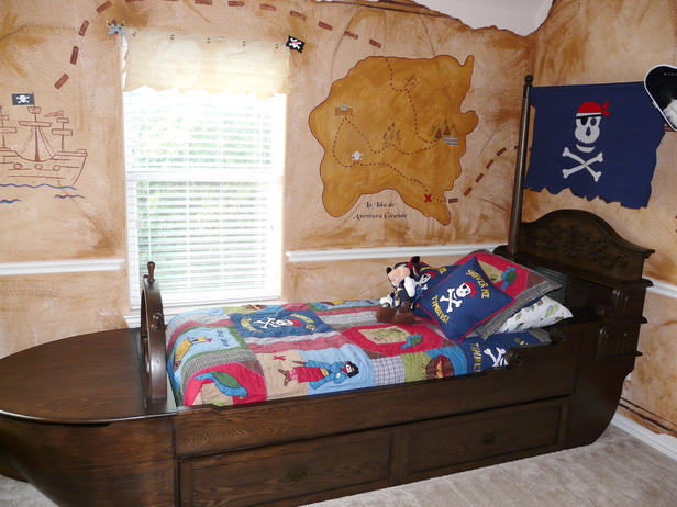 RMS_chelly32-pirate-boys-bedroom_s4x3_lg