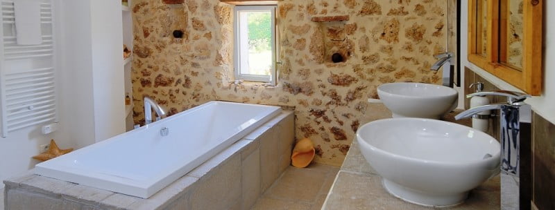 luxury-villas-provence-mas-de-carces-bathroom