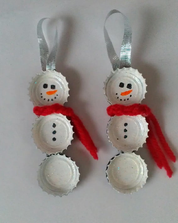 Bottle-Cap-Snowmen-DIY-Christmas-Crafts