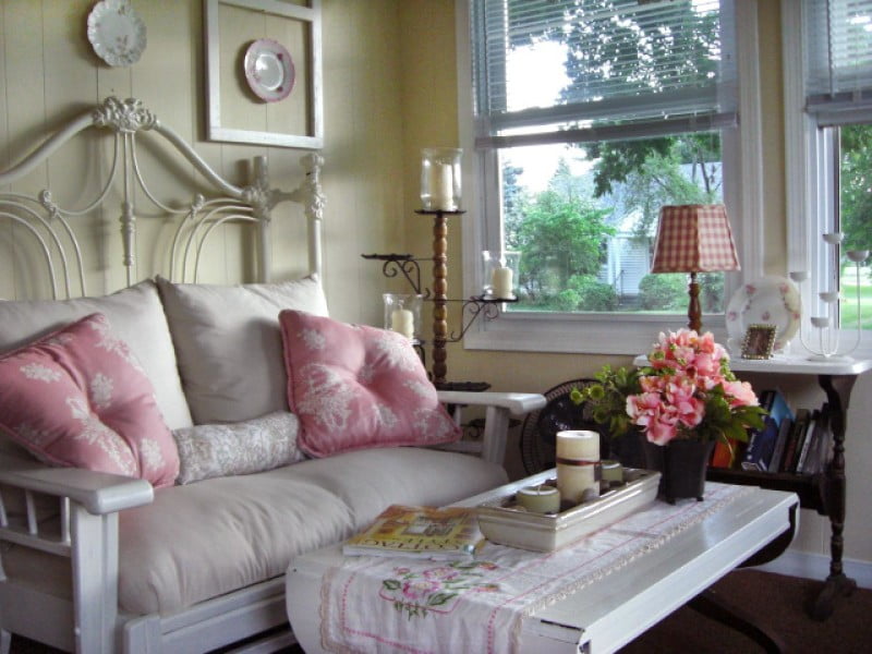 RMS-Jode_shabby-chic-country-daybed-sitting-room_s4x3.jpg.rend.hgtvcom.1280.960