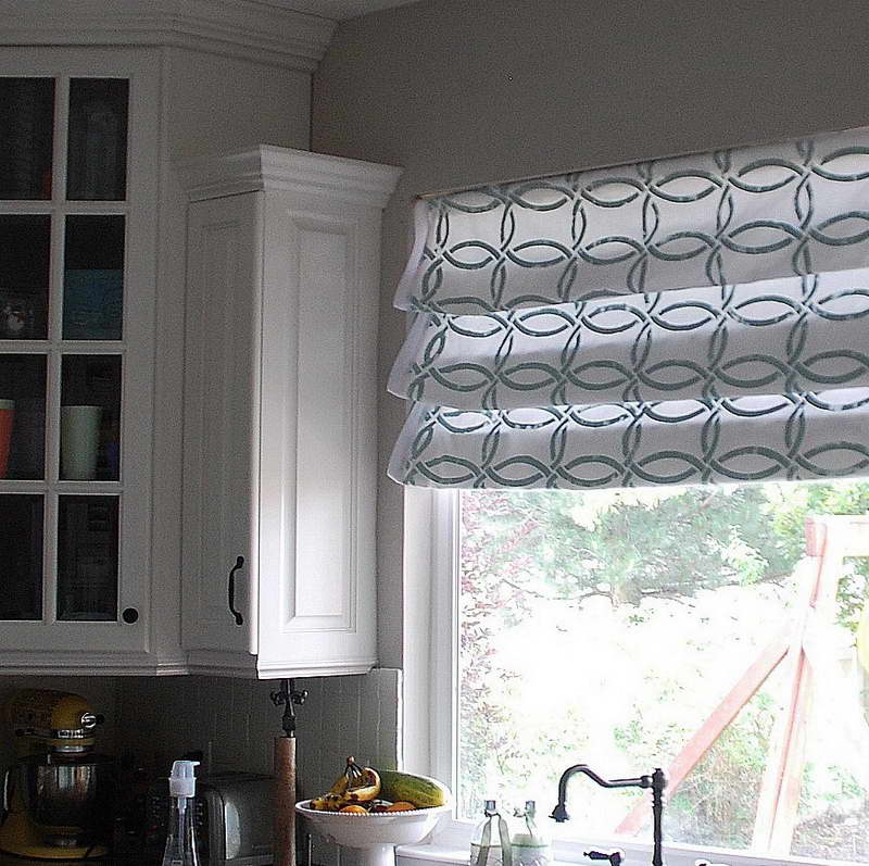 Kitchen-Tier-Curtains-With-Faucet-Design