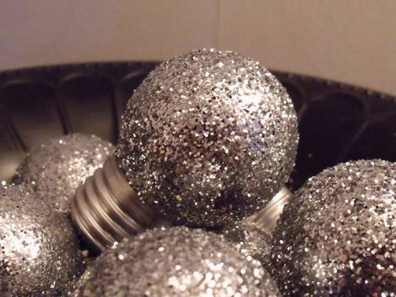 19-Christmas-ornaments-light-bulbs