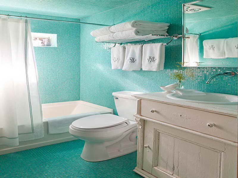 Bath-Ideas-for-Small-Bathrooms-with-marine-blue-color