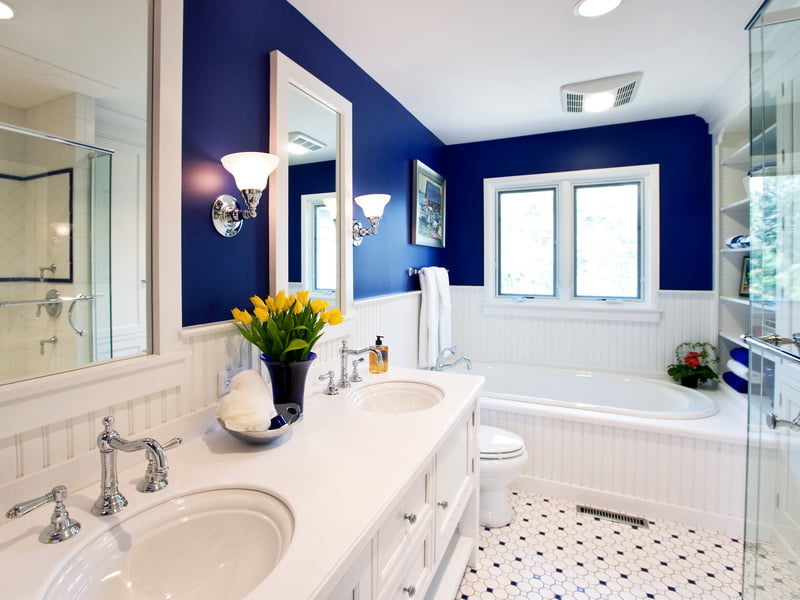 Beautiful-White-Blue-Nautical-Bathroomslighthouse