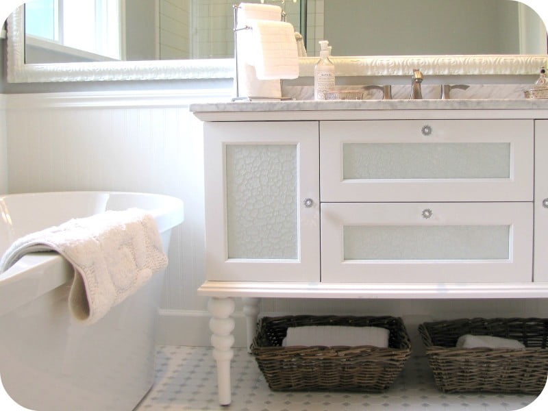 white-antique-style-bathroom-vanity