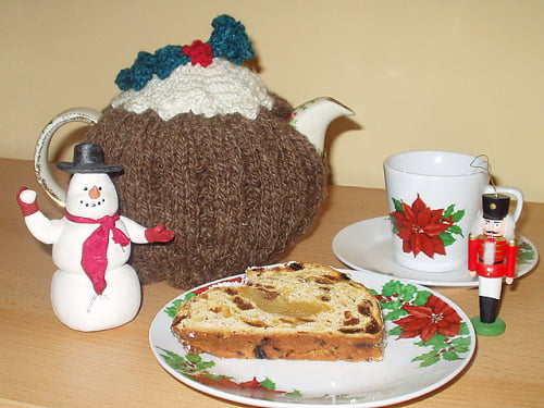 christmas_pudding_knitted_tea_cosy1