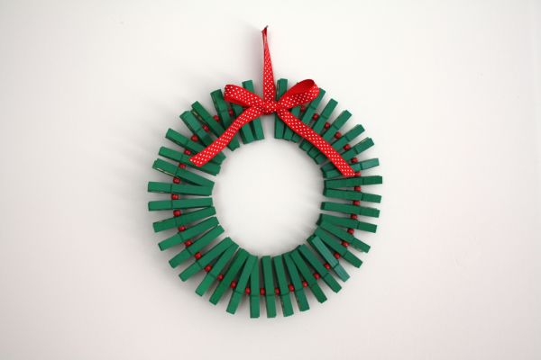 green-clothes-pin-wreath